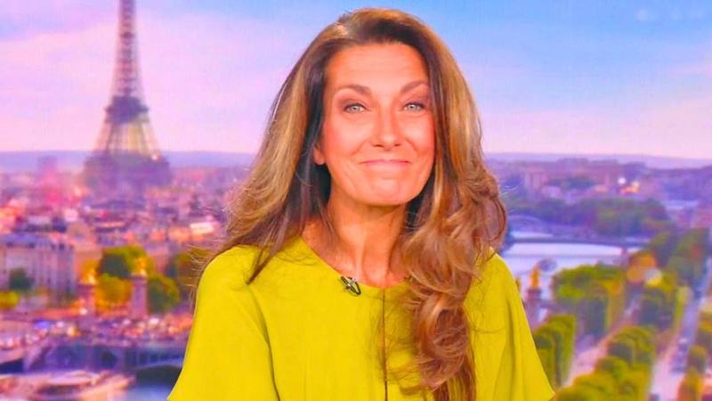 Anne-Claire Coudray émue sur le plateau du JT week-end de TF1