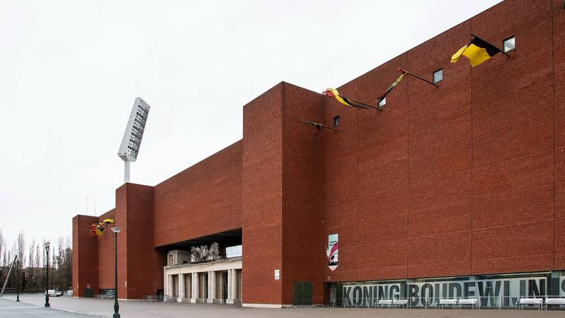 Façade en briques rouges du stade Roi Baudouin à Bruxelles, où s'est joué Belgique-France