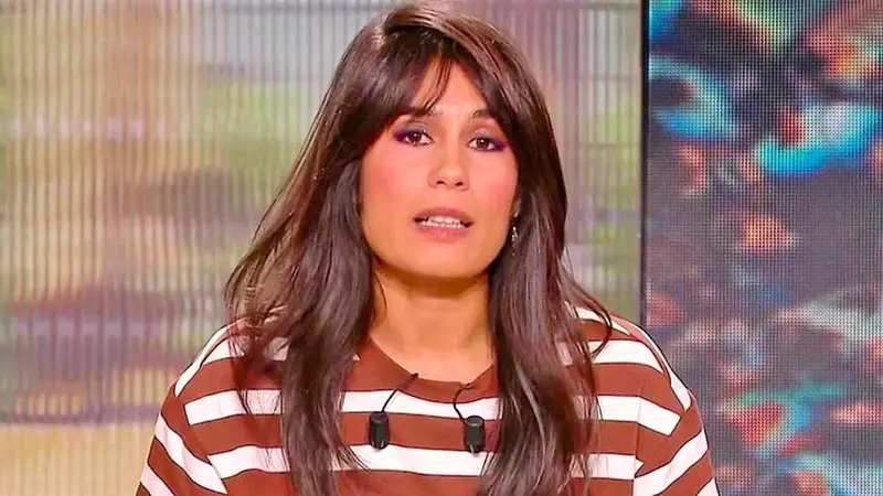 Émilie Tran Nguyen, journaliste de France 5, sur un plateau télévisé
