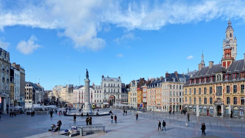 Vue panoramique de la Grand-Place de Lille, ville où est tournée la série HPI