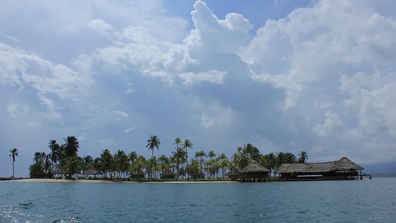 Île tropicale de l'archipel de Guna Yala au Panama, décor de Koh-Lanta All Stars. © Wikimedia Commons
