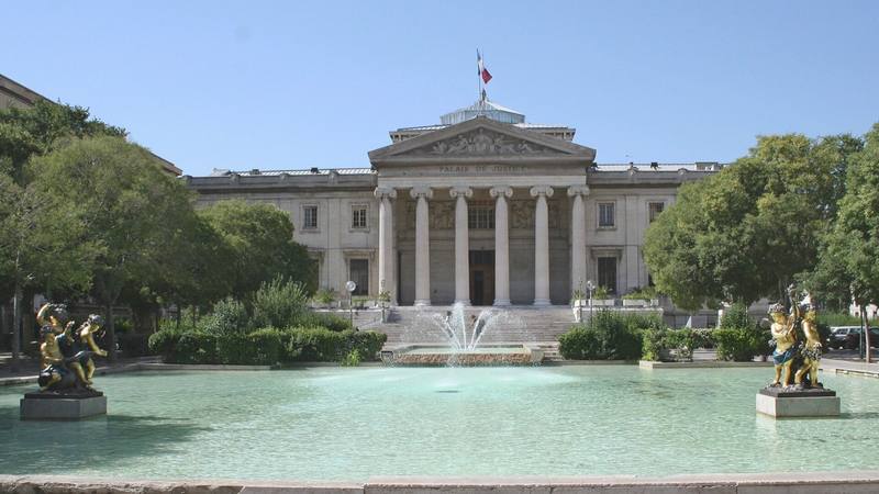 Façade du palais de justice de Marseille, ville où se déroule la série de France 3 avec Michèle Bernier. Photo Wikimedia Commons, CC BY-SA