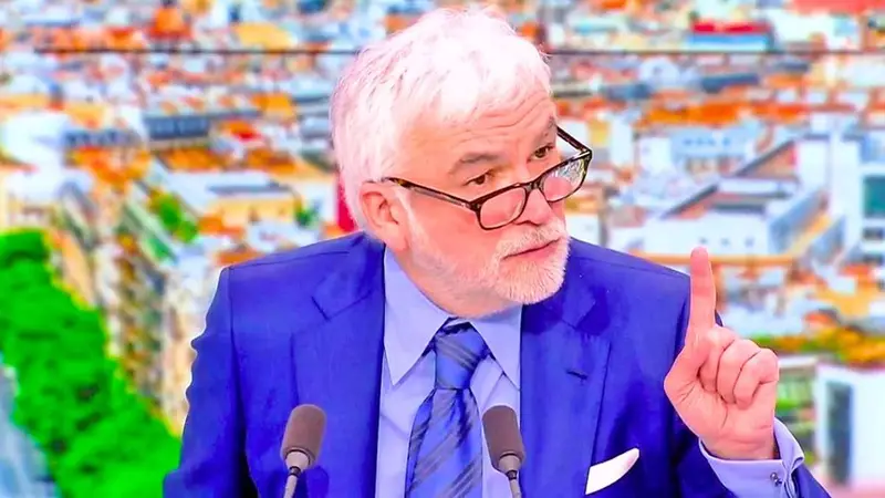 Pascal Praud sur le plateau de son émission sur CNews