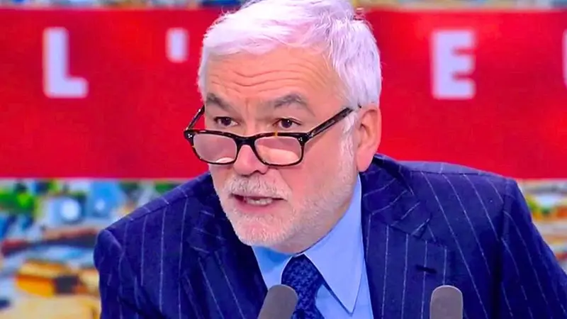 Pascal Praud sur le plateau de son émission sur CNews