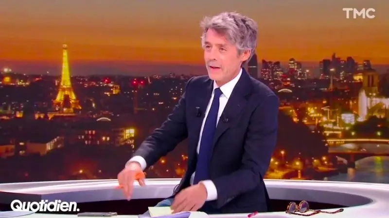 Plateau de l'émission Quotidien sur TMC
