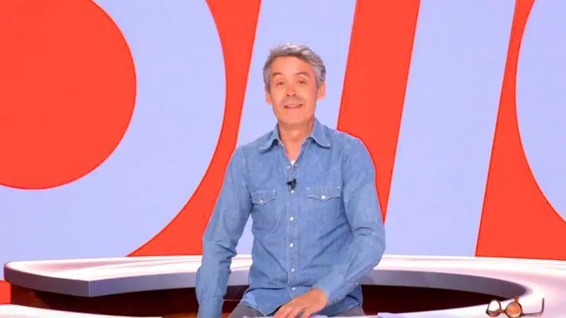 Le plateau de l'émission Quotidien sur TMC