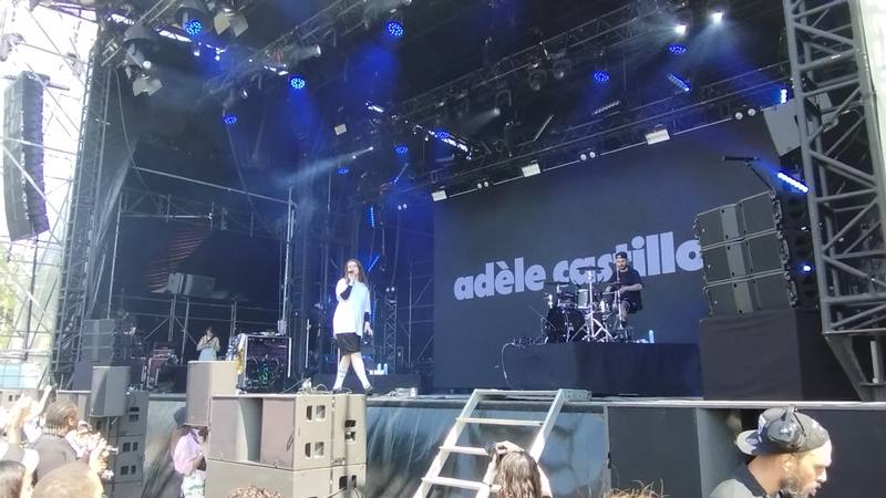 Adèle Castillon en concert, l'une des deux grandes sœurs de la promotion Star Academy 2026