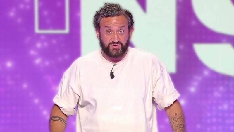 Cyril Hanouna sur le plateau de son émission. © W9
