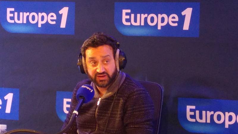 Cyril Hanouna lors de l'enregistrement d'une émission de radio en 2015. © Cddu46 / Wikimedia Commons