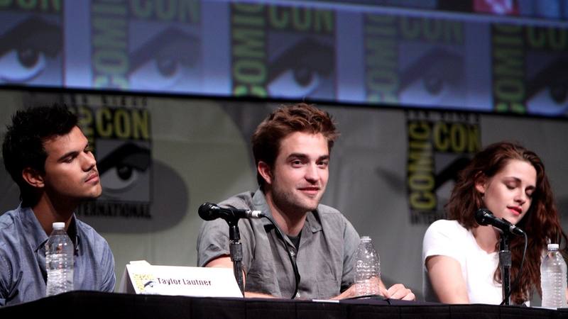 Taylor Lautner, Robert Pattinson et Kristen Stewart lors d'un panel au Comic-Con de San Diego en 2012